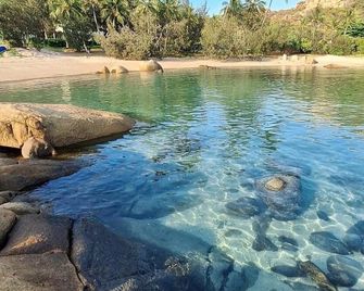 Pet Friendly Sleeps 8 Bowen Holiday House - Bowen