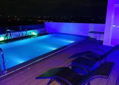 Pinancle Luxury Suites By Aadyah - Dehiwala-Mount Lavinia - Pool