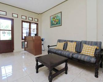 Airy Eco Syariah Lembang Sukarasa 106 Bandung - Lembang - Obývací pokoj