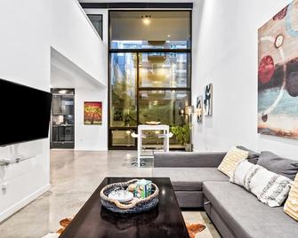 Urban Loft in Redmond Core - Redmond - Living room