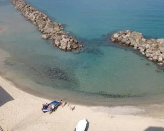 Marina Holiday Home - Pizzo - Plaża