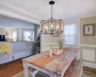 Waterview & Water Access, Luxurious Retreat - Gloucester - Comedor