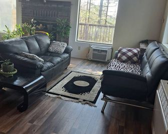 Cozy cottage for vacation in Cedar Ridge near its famous trail. - Sonora - Wohnzimmer