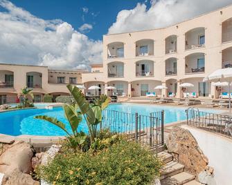 Petra Bianca - Arzachena - Pool