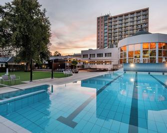 Hotel Barátság - Hajdúszoboszló - Piscina