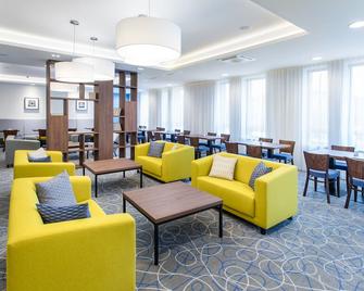 Hampton by Hilton Gdansk Oliwa - Gdansk - Lounge