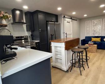 Apartment at the Bowl - Edmonds - Kitchen