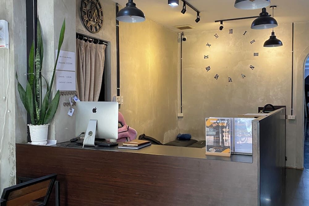 Funky Monkey Cafe & Hostel - ויינטיאן - דלפק קבלה