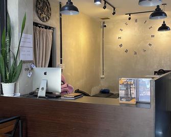 Funky Monkey Cafe & Hostel - 永珍 - 櫃檯