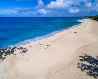 4 Bedroom, 2.5 Bath, Sleeps 9 In Beds - Haleiwa - Playa