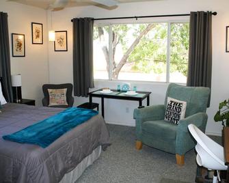 Work and play close to Sedona. - Clarkdale - Bedroom