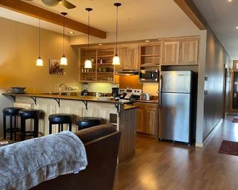 Twisp River Suites - Twisp - Kitchen