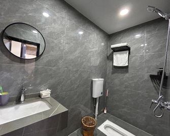 Yujian Homestay (Qingzhen Shiguang Guizhou Ancient Town) - Guiyang - Łazienka