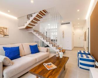 Calella Apartments by Olala Homes - Calella - Sala de estar