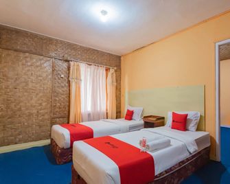 RedDoorz Plus @ Grand Yustik Sukabumi - Sukabumi