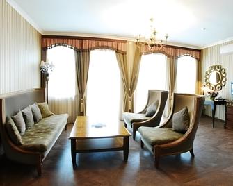 Art Hotel Nikolaevsky Posad - Suzdal - Living room