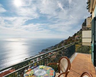 Bed and Breakfast 'Camera Ravello Con Vista Mare' with Sea View, Wi-Fi and Air Conditioning - Furore - Balcony