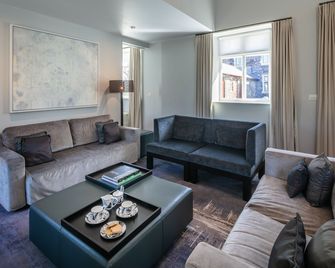 Penrhiw Hotel - Haverfordwest - Living room