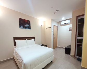 Capital O 90897 Island City Hotel - George Town