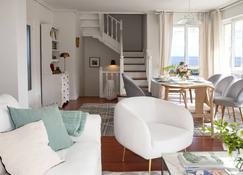 La Ballena, impresionante villa sobre el mar en el mismo Comillas - Comillas - Living room