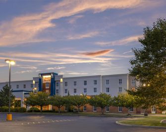 Hampton Inn & Suites Plymouth - Plymouth - Budova
