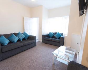 Campbell House - Gainsborough - Living room