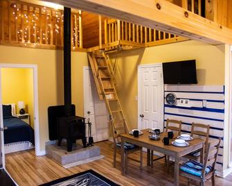 Myers Cave Resort - Cloyne - Comedor
