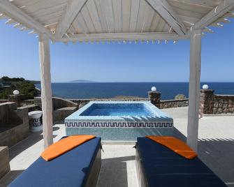 Starlight Luxury Seaside Villa & Suites - Imerovigli - Piscina