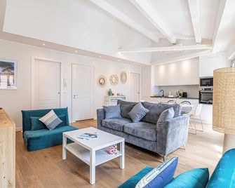 Charming apartment - Near the Old Port and Suquet - كان - غرفة معيشة