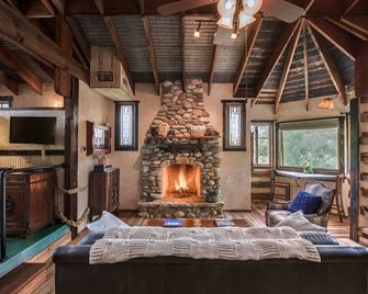 Barons Creekside Resort - Fredericksburg