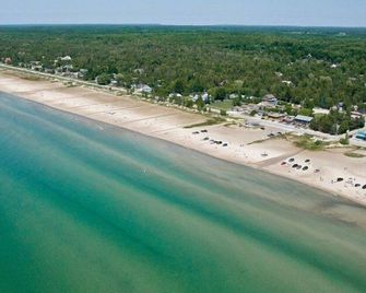 The Sands Hotel - Sauble Beach - Beach