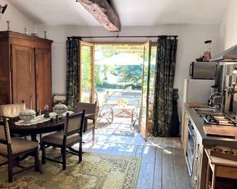 Heritage cottage near the forest - Saint-Jean-de-Sauves - Comedor
