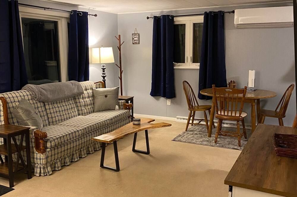 Cozy cottage in Portersville close to Moraine & McConnells Mill State Parks