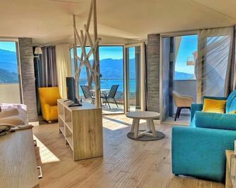 Hotel Pierina - Budva - Living room
