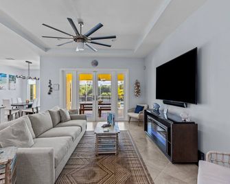 Sunrise Island Retreat - Fort Pierce - Sala de estar