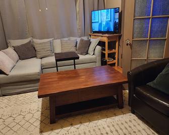 Right in the Heart of Temescal - Oakland - Living room