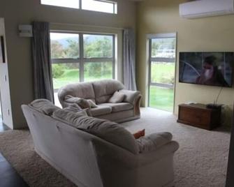 Franz Josef Villa - Franz Josef Glacier - Вітальня
