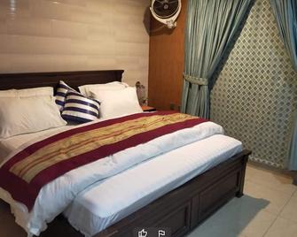 Shagufta Hotel - Murree - Bedroom
