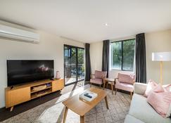 Accommodate Canberra - Griffin - Kingston - Living room