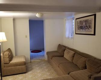 Cozy Garden Apt Near Jfk Airport - Queens - Stue