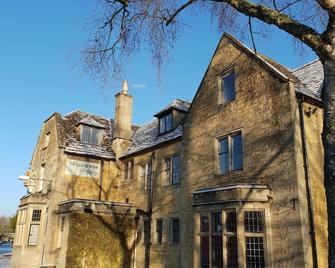 The Old New Inn - Bourton-on-the-Water - Building