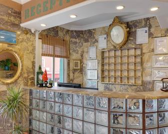 Hikmethan Otel - Kusadasi - Front desk