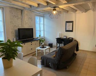 Le Marais Vous - Duplex en centre-ville. - Provins - Wohnzimmer