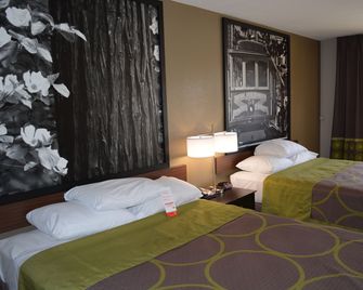 Super 8 by Wyndham Salinas - Salinas - Yatak Odası