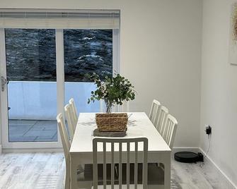 Garreg Fawr Trearddur Bay - Ty Melyn - Holyhead - Dining room