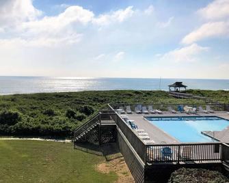 Oceanfront SunSational Setting in heart of Duck - Duck - Pool