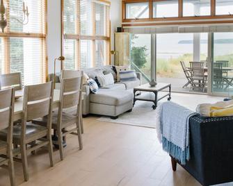 Beachfront Getaway in Semiahmoo - Blaine