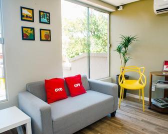 OYO Cerrado Hotel, Campo Grande - Campo Grande - Wohnzimmer