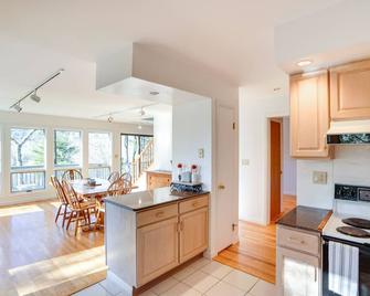 Great Barrington Lakeside Getaway w/ Kayak & Grill - Great Barrington - Keuken