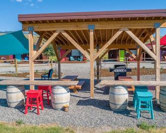 Cabin 5 · Emigrant Cabins #5 - Affordable Tiny Cabin in MT - Emigrant - Beach